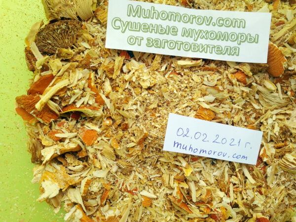 Крошеные шляпки мухомора